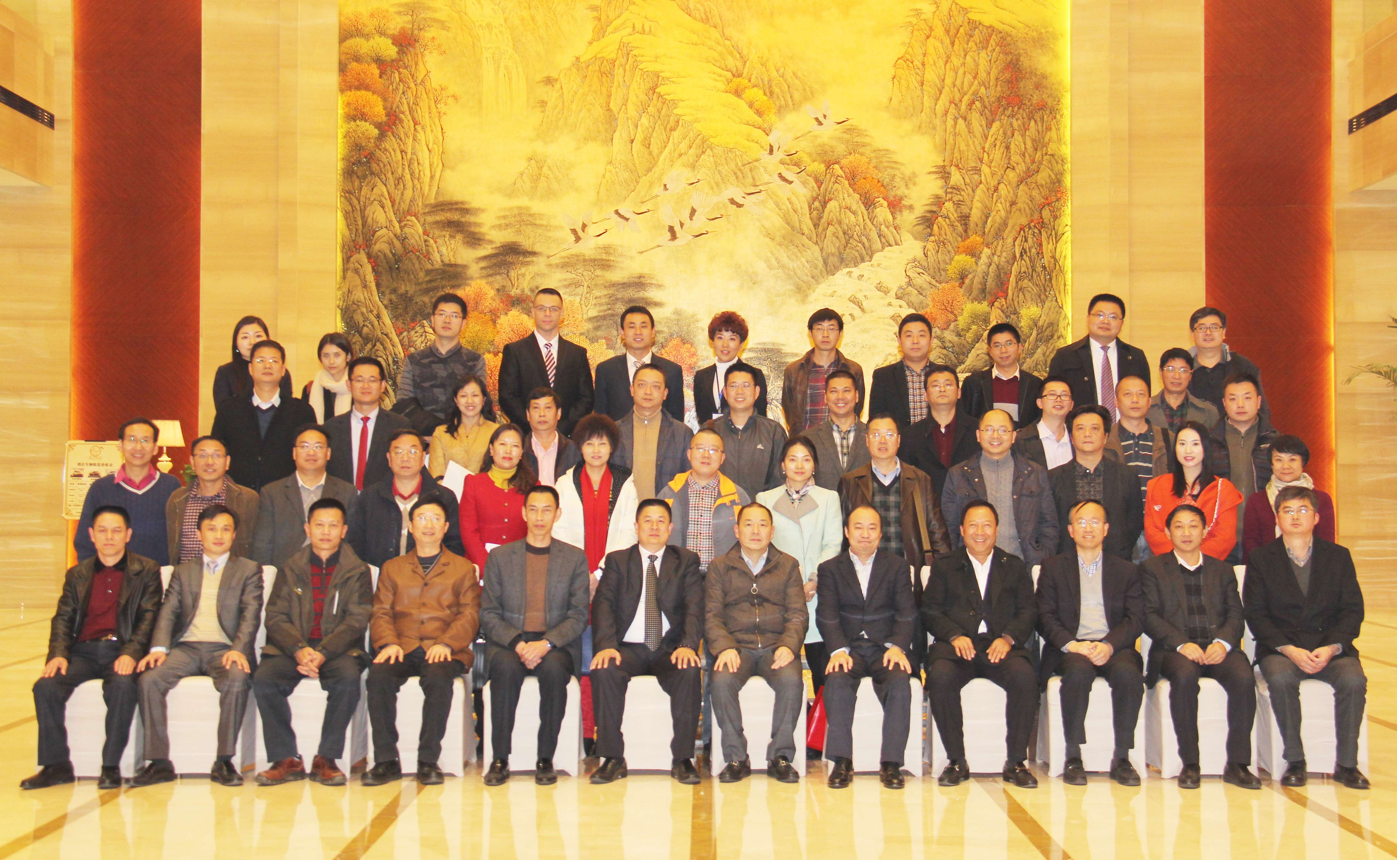 第一次理事会合影.jpg